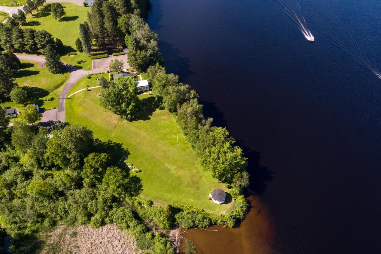Auberge La Maison Bellemare Bed & Breakfast Saint-Jean-des Piles ภายนอก รูปภาพ